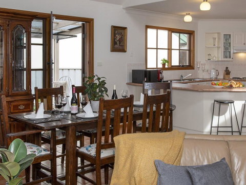 Cloud 9 Cottage - Waves, Walks And Welcoming - Adwords Guide 3