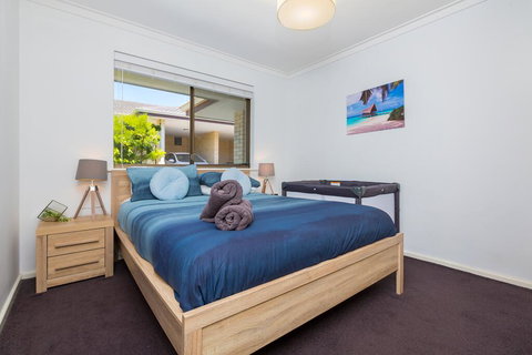 Coastal Convenience! Walk To The Shops & Cafes... - Adwords Guide 1