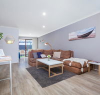 Coastal convenience Walk to the shops cafes... - Adwords Guide