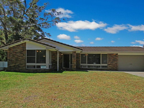 Corner Haven - Family Retreat With Outdoor Living - Adwords Guide 0