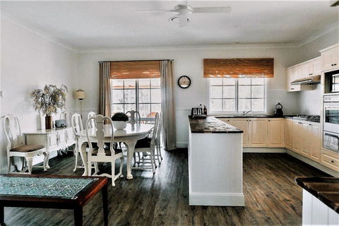 Corunna Station Country House - Adwords Guide 3