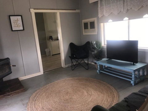 Cosy Country Cottage With AirCon - Adwords Guide 0