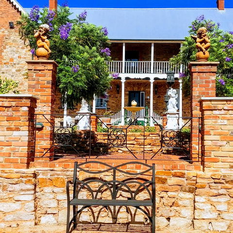 Courtyard Faversham House - Adwords Guide 3