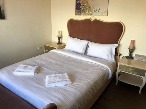 CozyStudioUnit In BeverlyHills (Train Accessible) - Adwords Guide 1