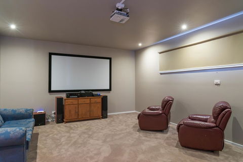 Currawong Close - Heated Pool, Home Theatre, WiFi, 4 Bdrm, Pool Table - Adwords Guide 3