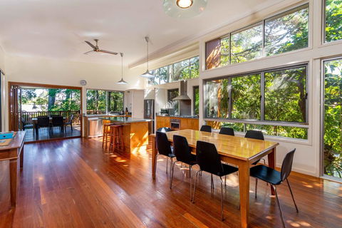 Decked Out For A Fantastic Holiday - Winnett St, Woorim (Upstairs Only) - Adwords Guide 3