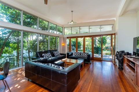 Decked Out For A Fantastic Holiday - Winnett St, Woorim (Upstairs Only) - Adwords Guide 1