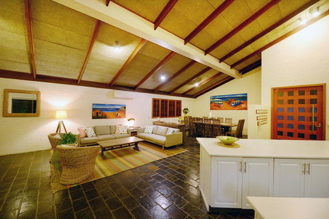 Diggers Beach Surf House - Adwords Guide 3