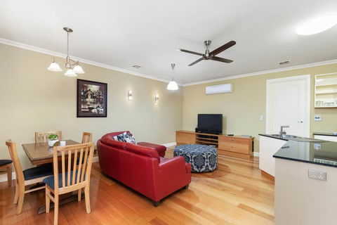 Domain Two Apartment - Adwords Guide 3