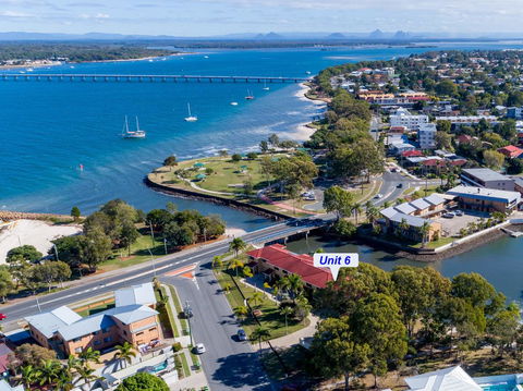 Elegant Waterfront Gem Where The Ocean Meets The Canal! - Adwords Guide 0