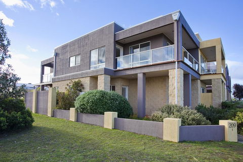 Esplanade Frontage 1-209 - Adwords Guide 0