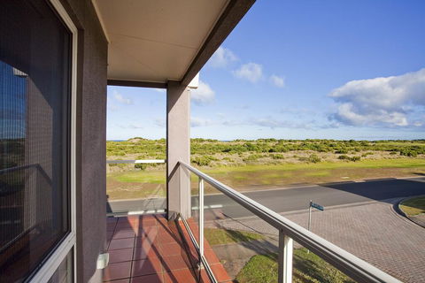 Esplanade Frontage 1-209 - Adwords Guide 1