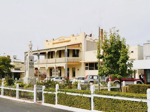 Eureka Hotel / Rainbow Brewery - Adwords Guide 0