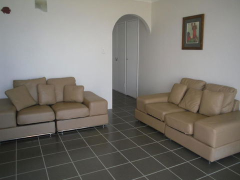 Fabulous Location - Ground Floor Waterfront Unit! Clearview Apartments - Adwords Guide 0