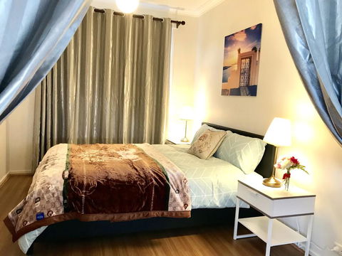 Family Home In Prime Location Melbourne - Adwords Guide 0