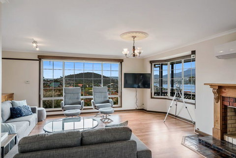 FAMILY With Children Of All Ages - Water/Bridge View - Adwords Guide 3