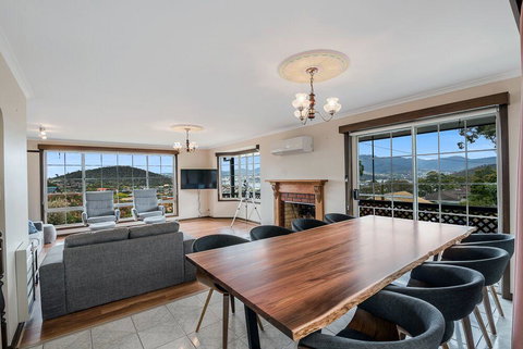 FAMILY With Children Of All Ages - Water/Bridge View - Adwords Guide 1