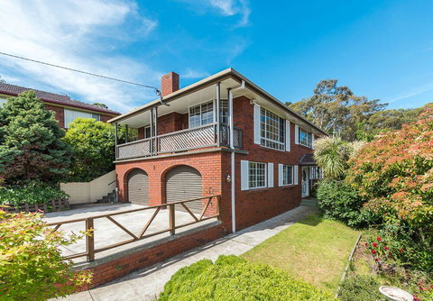 FAMILY With Children Of All Ages - Water/Bridge View - Adwords Guide 0