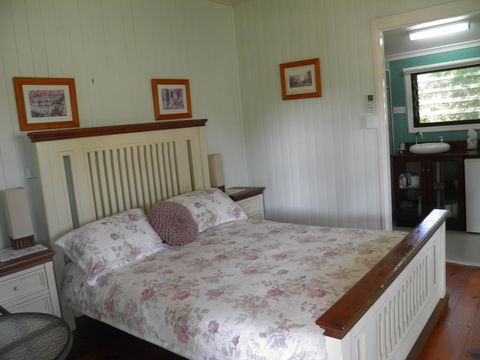Follywood Guesthouse B&B - Adwords Guide 0