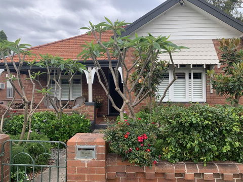 Frangipani House Cooks Hill - Adwords Guide 0
