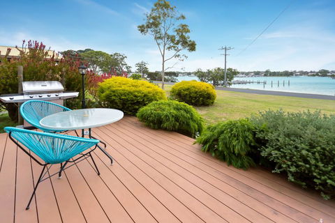 Getaway - Waterfront Island Living - Adwords Guide 0