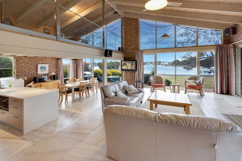 Getaway - Waterfront Island Living - Adwords Guide 1