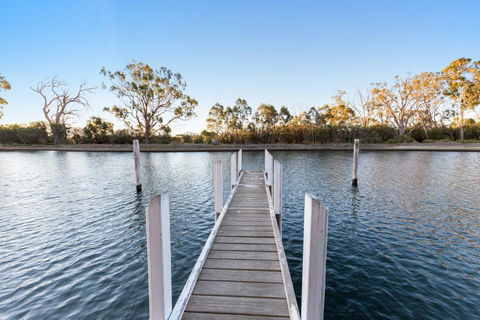 Gippsland Lakehouse A - Canal Frontage - Adwords Guide 1