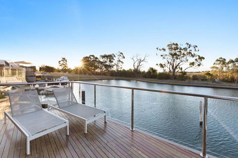 Gippsland Lakehouse A - Canal Frontage - Adwords Guide 0