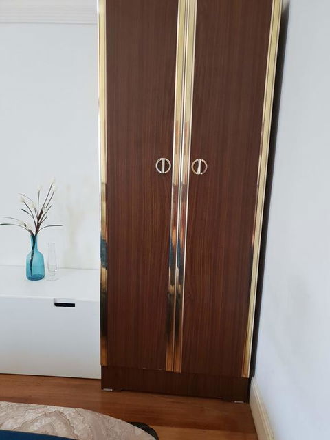 GIRLS ONLY. Large Bedroom With KING Bed, Close To Everything - Adwords Guide 1