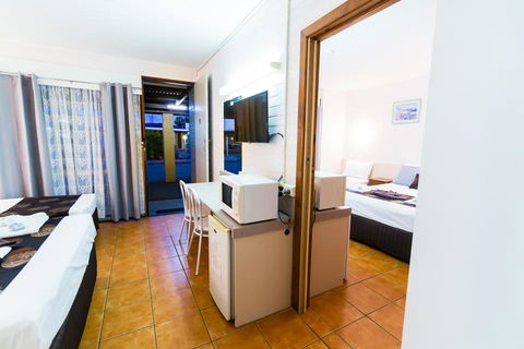 Gladstone Motel - Adwords Guide 1