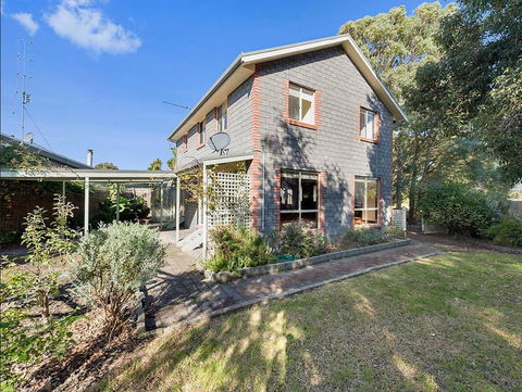 GUMS & ROSES - Family Home In The Heart Of Town. - Adwords Guide 1
