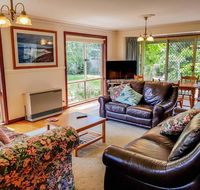 GUMS  ROSES - Family home in the heart of town. - Adwords Guide