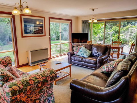 GUMS & ROSES - Family Home In The Heart Of Town. - Adwords Guide 0