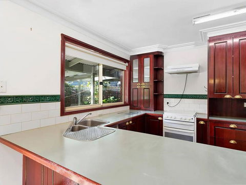 GUMS & ROSES - Family Home In The Heart Of Town. - Adwords Guide 3