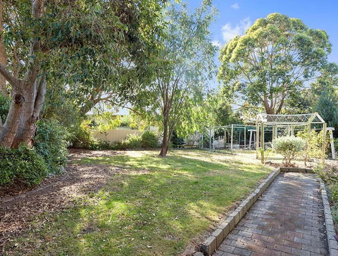 GUMS & ROSES - Family Home In The Heart Of Town. - Adwords Guide 2
