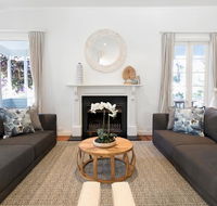 Hamptons Style Family Home 5 Minutes From Beach - Adwords Guide