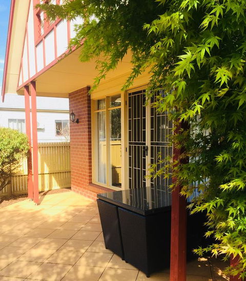 Heart Of Geelong Entire Townhouse Sleeps 8 - Adwords Guide 3