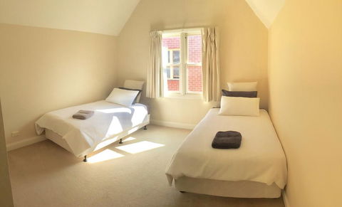 Heart Of Geelong Entire Townhouse Sleeps 8 - Adwords Guide 2