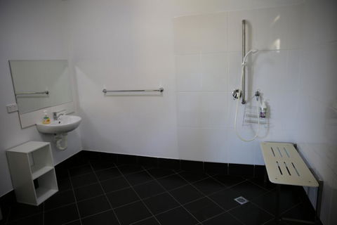 Honeybee - Country Accommodation - Adwords Guide 2