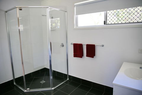 Honeybee - Country Accommodation - Adwords Guide 3