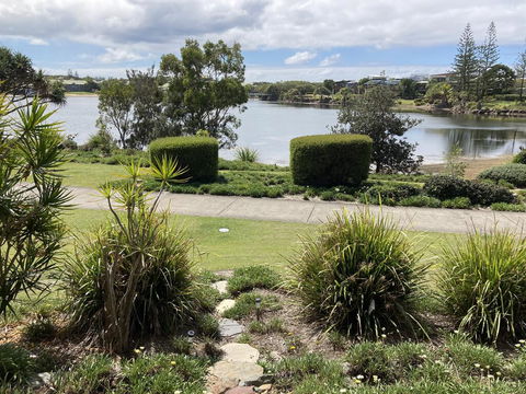 Lagoon-Front Luxury At Twin Waters Resort - Adwords Guide 0
