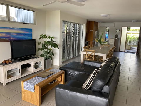 Lagoon-Front Luxury At Twin Waters Resort - Adwords Guide 3