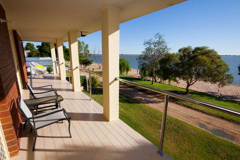 Lake Boga Waterfront Holiday House - Adwords Guide 1