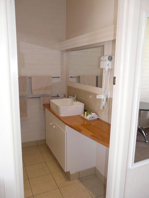 Lake Bolac Motel - Adwords Guide 2