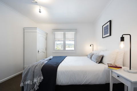 Lake Daylesford Apartment 6 - Adwords Guide 3