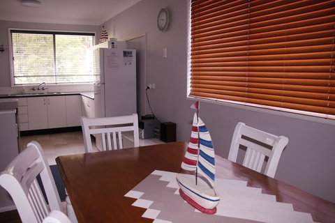 Lakes Edge Cottage - Adwords Guide 1