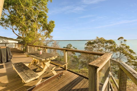 Lakescapes Cottage - 180 Degree Panoramic Views - Adwords Guide 1