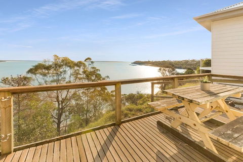 Lakescapes Cottage - 180 Degree Panoramic Views - Adwords Guide 2