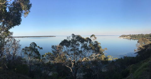 Lakescapes Cottage - 180 Degree Panoramic Views - Adwords Guide 0