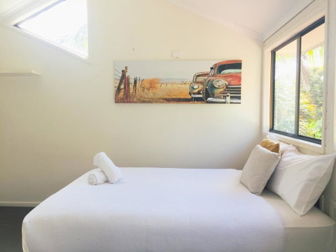 Lakeside Beach House - Hostie Properties - Adwords Guide 2
